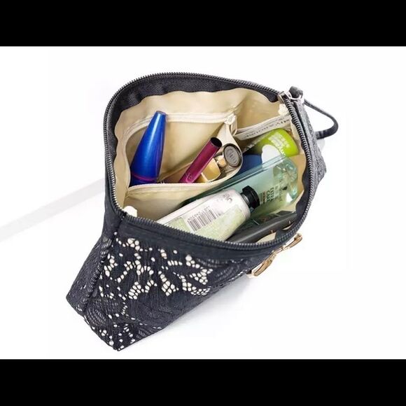 BLACK/WHITE LACE LIKE BAG - Picture 2 of 2